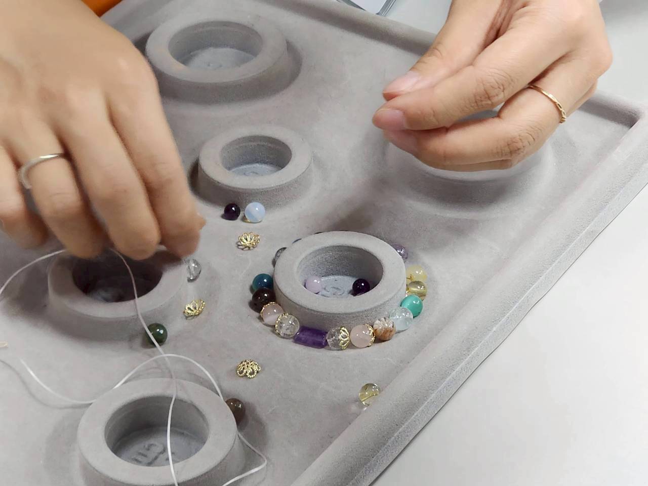 水晶手鍊DIY上課現場
