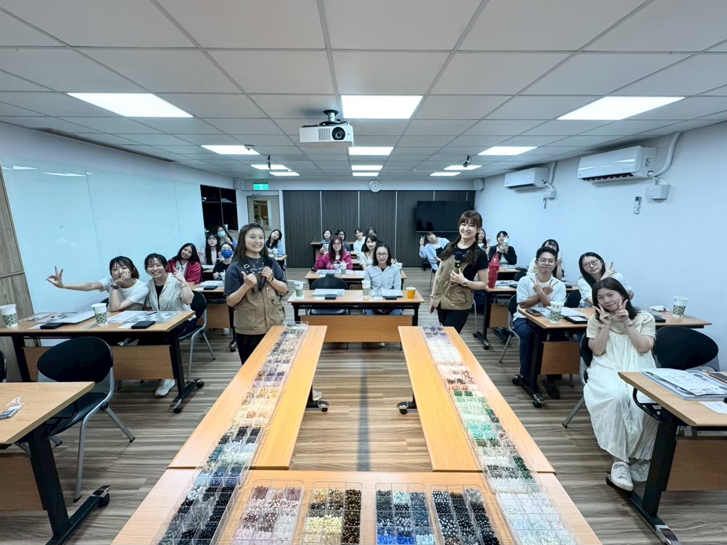 水晶手鍊企業團課現場